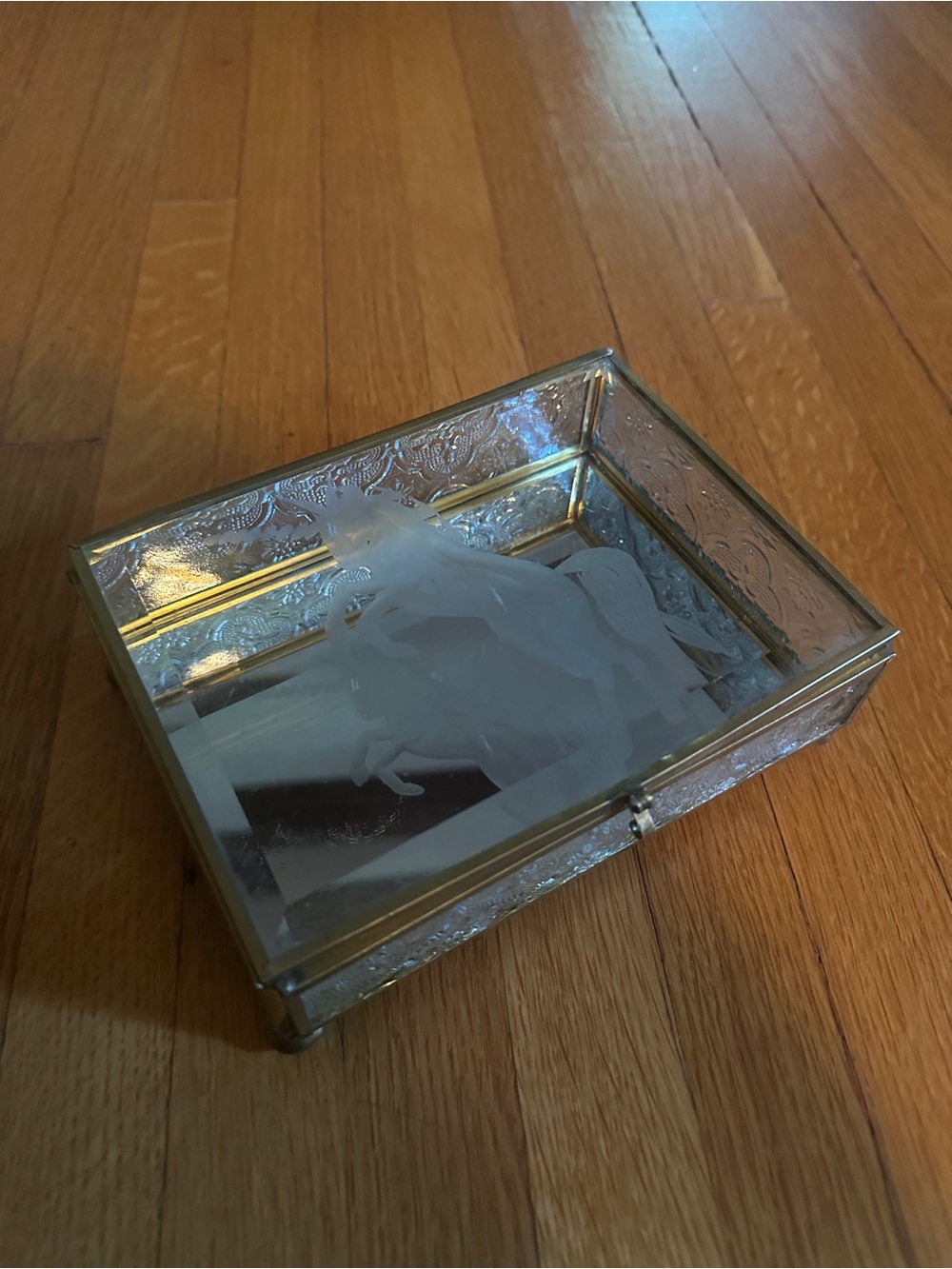 Vtg Glass jewelry box with unicorn design etching